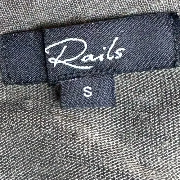 Rails Button Up Top - Picture 5 of 7